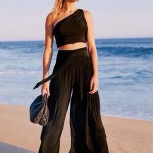 BNWOT FREE PEOPLE SET SZ S BLACK PALLAZO PANTS AND ONE SHOULDER CROP TOP